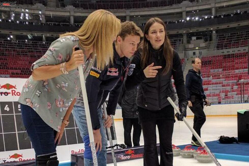 Nationalheld zu sein bedeutet auch, beim Heim-Grand-Prix von einem PR-Termin zum nächsten zu hetzen. Und dann auch mal Damen-Curling zu machen.