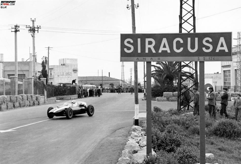 Siracusa-Grand-Prix: Von 1951 bis 1967 gastierte die Königsklasse auf Sizilien. Der Stadtkurs erinnerte an die der Targa Florio, die Sicherheitsvorkehrungen waren aus heutiger Sicht ein Witz. Die Zuschauer wurden von einem einen Meter hohen Mäuerchen geschützt, an vielen Straßenrändern standen lediglich einige Strohballen.