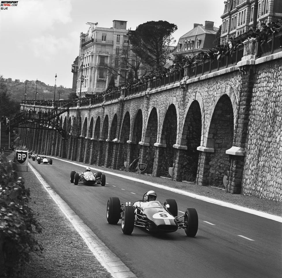 Pau-Grand-Prix: Am Rande der französischen Pyrenäen entstand vor dem Zweiten Weltkrieg ein Rennen, das in den Fünfziger- und Sechzigerjahren von der Formel 1 angesteuert wurde. Die Kulisse des klaustrophobisch-engen Stadtparcours erinnert an Monaco ohne Mittelmeer, der wellige Asphalt an Rallye. Heute ist Pau als Nachwuchsevent bekannt.
