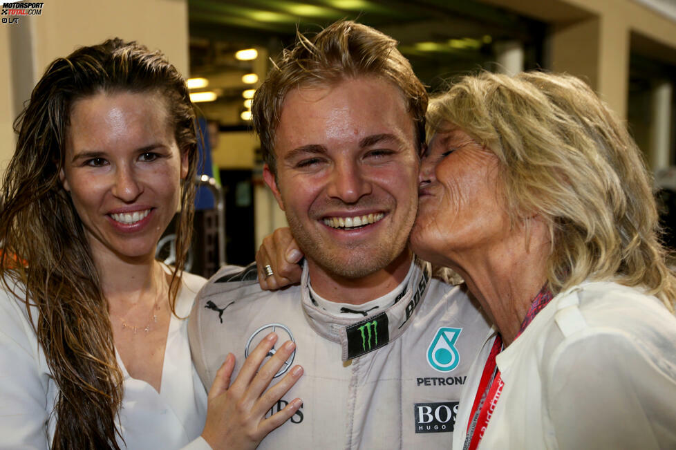 Der Große Preis von Abu Dhabi fand bisher immer im November statt und war fünfmal Austragungsort des Saisonfinals. Drei Piloten krönten sich hier zum Weltmeister: Sebastian Vettel sicherte sich 2010 seinen ersten Titel, Hamilton setzte sich 2014 gegen Rosberg durch, und 2016 gewann Rosberg den Titel vor Hamilton.