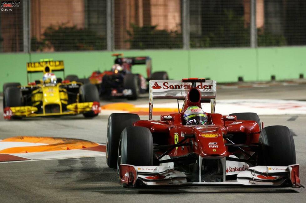 Die Pole-Position ist in Singapur wichtig. Sieben der neun Rennen wurden von Pole gewonnen. Trotzdem kann man hier Plätze gutmachen: Vettel machte im Vorjahr 17 Plätze gut, als er von 22 auf fünf fuhr. Damit schlug er den Rekord von Felipe Massa, der 2010 16 Plätze gewann. Er kam von Rang 24 auf acht.