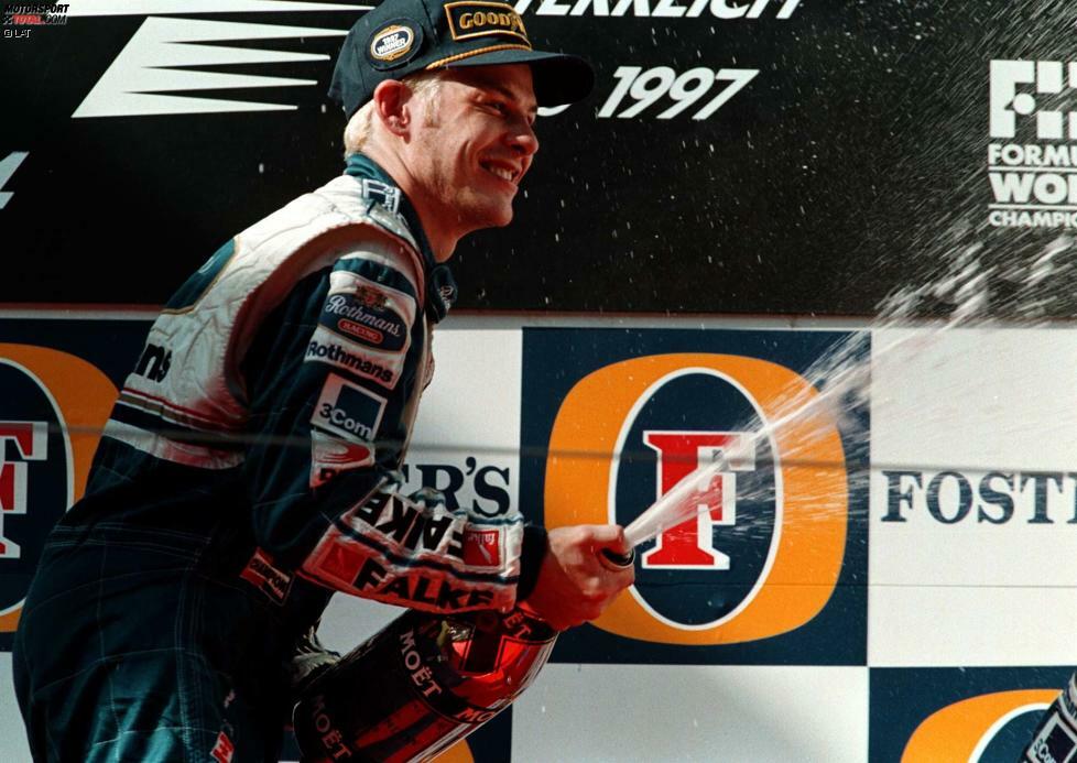 Die zehn Rennen auf dem A1 beziehungsweise Red Bull Ring wurden viermal von der Pole-Position gewonnen: Jacques Villeneuve siegte 1997, Häkkinen 2000, Schumacher 2003 und Hamilton im Vorjahr. Vier Sieger starteten von Platz drei, einer von Platz zwei (Rosberg 2015) und einer von Platz sieben (Coulthard 2001).