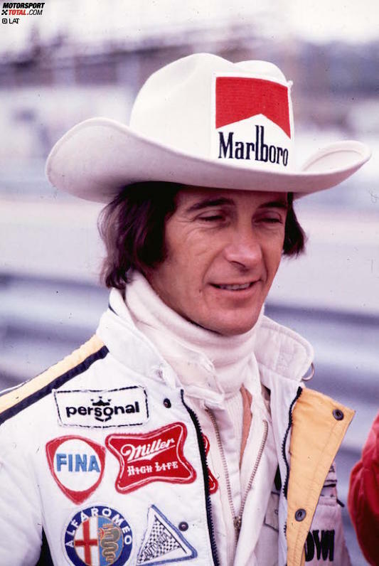 Alles fängt 1973 an, als sich Marlboro den Werbeplatz auf dem Cowboyhut des Ferrari-Fahrers Arturo Merzario sichert.