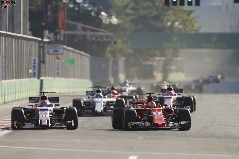 Jetzt wittert Force India Morgenluft: Beim ersten Restart (wegen Bergung von Kwjats Toro Rosso) ist Perez drauf und dran, Vettel vor der ersten Kurve aus dem Windschatten zu überlisten. Esteban Ocon schnappt sich Räikkönen und ist hinter Felipe Massa Fünfter. Und Ricciardo wechselt als Einziger auf Supersoft. Eine richtige Entscheidung.