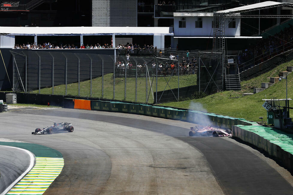 Crash in Kurve 7: Romain Grosjean rutscht im Kampf um Platz zehn in Esteban Ocon rein. Sieht nicht nach Absicht aus, aber die Rennleitung brummt ihm dafür zehn Sekunden Strafe auf. Grosjean tobt: 
