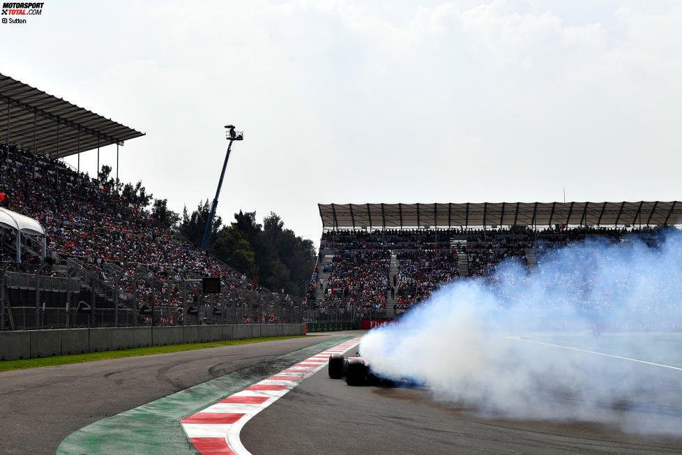 Renault setzt in der Höhenlage von Mexiko auf ein zu aggressives Mapping, sodass ein Motor nach dem anderen verraucht: Nach Ricciardo erwischt es auch Nico Hülkenberg, der lange Zeit an vierter Stelle liegt, und Brendon Hartley (Foto). Nur Carlos Sainz scheidet wegen eines Lenkungsdefekts aus.