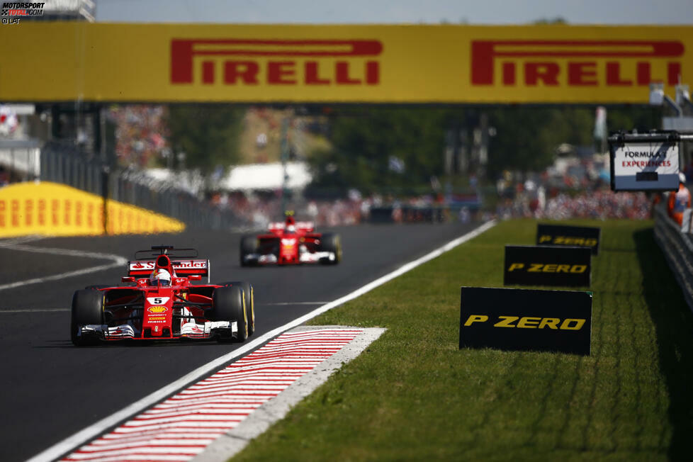Vettel bestätigt indes Wolffs Befürchtung, dass Ferrari nicht zu schlagen sein wird: 4,3 Sekunden Vorsprung auf den drittplatzierten Valtteri Bottas nach der ersten Runde. Der Vorsprung wächst auf über neun Sekunden an, ehe er wieder kleiner wird. Weil Vettels Lenkrad immer schlimmer nach links zieht.