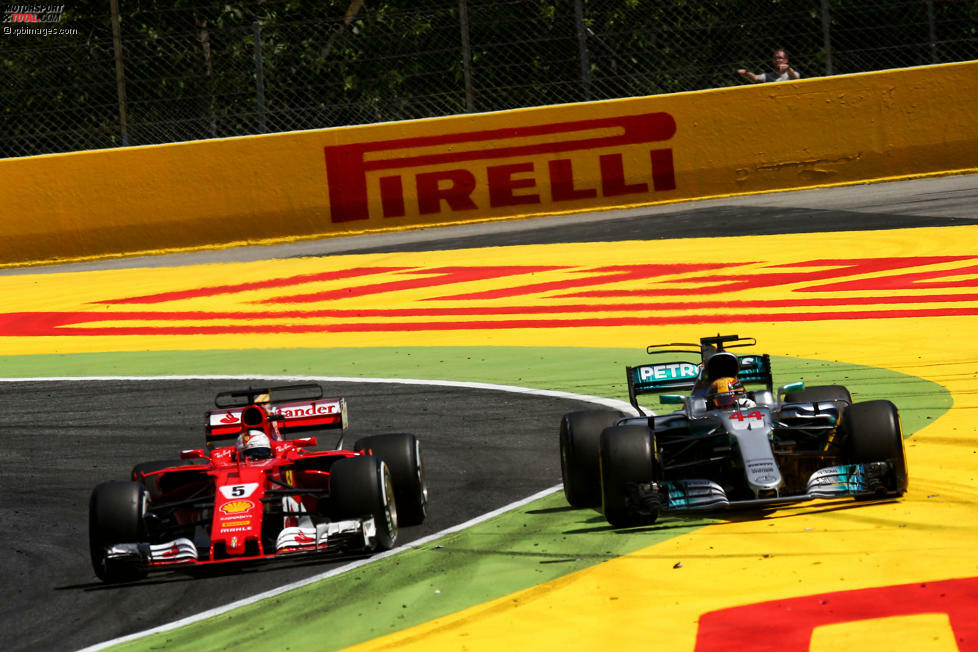 In den folgenden Rennen ist alles offen: Vettel gewinnt in Bahrain, Hamiltons neuer Teamkollege Valtteri Bottas in Russland und Hamilton selbst schlägt in Spanien wieder zu. In Barcelona geht es zwischen den beiden WM-Kandidaten auf der Strecke auch erstmals richtig eng zu. Die große Eskalation steht allerdings erst noch bevor ...