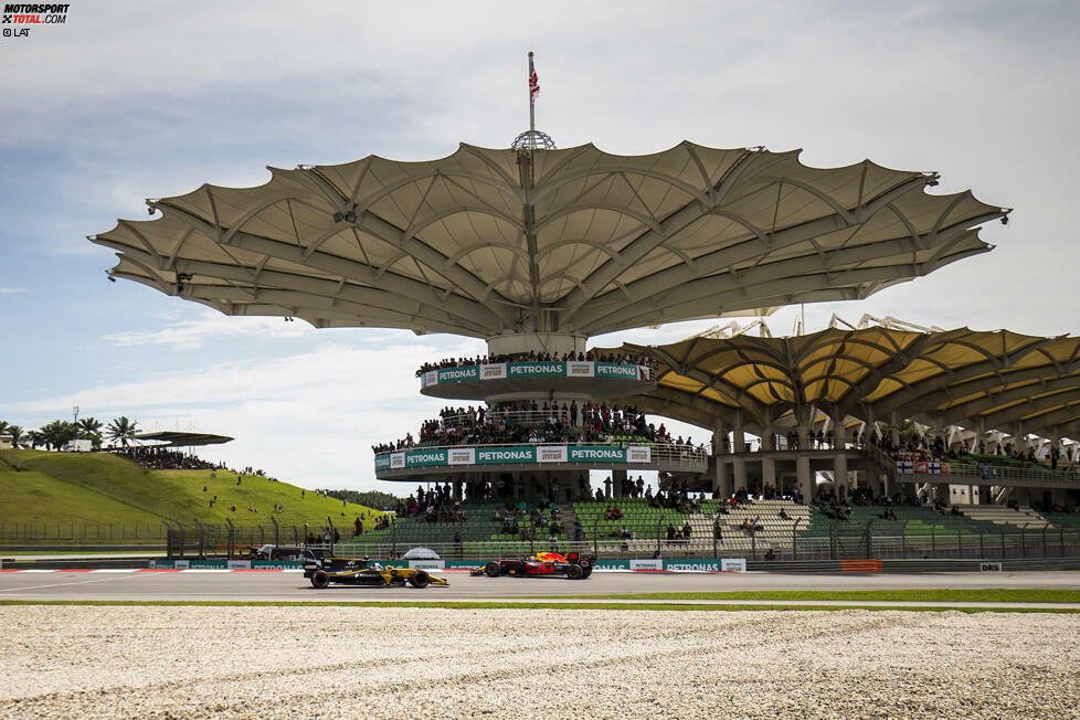 Dabei hat sein Wochenende mit einer kuriosen Situation begonnen. Im Samstagstraining kollidiert Verstappen mit Jolyon Palmer, dem er in der letzten Kurve die Tür zuschlägt. 