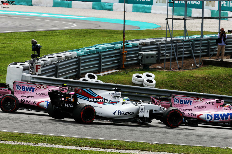 Weniger Glück hat der sensationell auf P6 qualifizierte Esteban Ocon, als er ins Sandwich zwischen Felipe Massa und (ausgerechnet) Teamkollege Sergio Perez gerät. Schon wieder teaminterner Krach bei Force India! Auch wenn Ocon trotz seines frühen Reparaturstopps immerhin noch einen Punkt abstaubt.