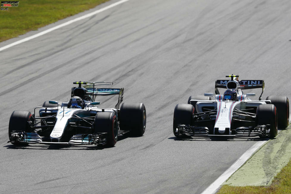 Runde 3: Bottas spielt den überlegenen Speed des Mercedes aus und überholt Stroll. Eine Runde später ist Ocon dran. Mercedes hat jetzt eine Doppelführung in der 