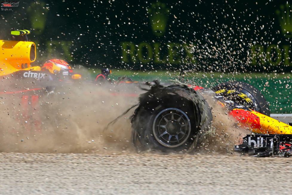 Aber eine Strafe gibt's trotzdem: Verstappen schlitzt sich am Williams-Frontflügel den rechten Vorderreifen auf, fällt auf den letzten Platz zurück. Dass er immerhin noch einen Punkt holt, hat er nur einem harten Manöver gegen Kevin Magnussen in der Schlussphase zu verdanken. Sonst wäre das Podium möglich gewesen.