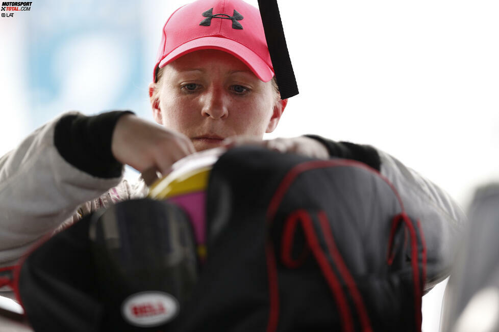 Pippa Mann. Als langjährige Pilotin in der Renault-World-Series und der IndyCar-Meisterschaft steht die blonde Britin bis heute unter Kerlen ihren 