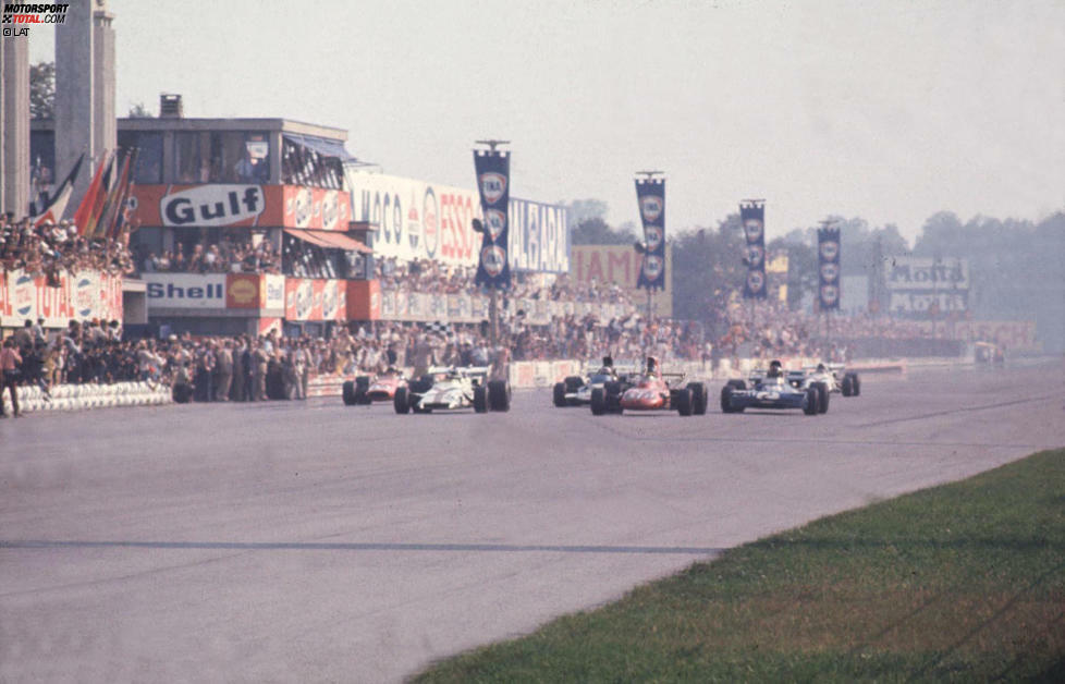 Platz 1: Mit 0,010 Sekunden Vorsprung gewinnt Peter Gethin (BRM) den Italien-Grand-Prix 1971 in Monza vor Ronnie Peterson (March). Francois Cevert (Tyrrell) wird mit 0,090 Sekunden Rückstand Dritter, während Mike Hailwood (Surtees, +0,180) und Howden Ganley (BRM, +0,610) auch nur Wimpernschläge von einem Sieg entfernt sind.