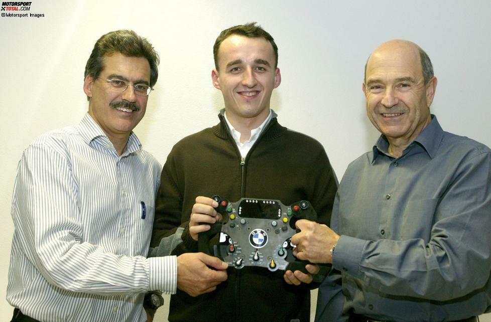 Doch Renault lässt sich die Chance auf Kubica entgehen: Das neu gegründete BMW-Sauber-Team schlägt zu und verpflichtet den damals 21-Jährigen hinter Nick Heidfeld und Jacques Villeneuve als Ersatzfahrer. Doch die Einsatzchance sollte schneller kommen, als Kubica wohl selbst gedacht hätte ...