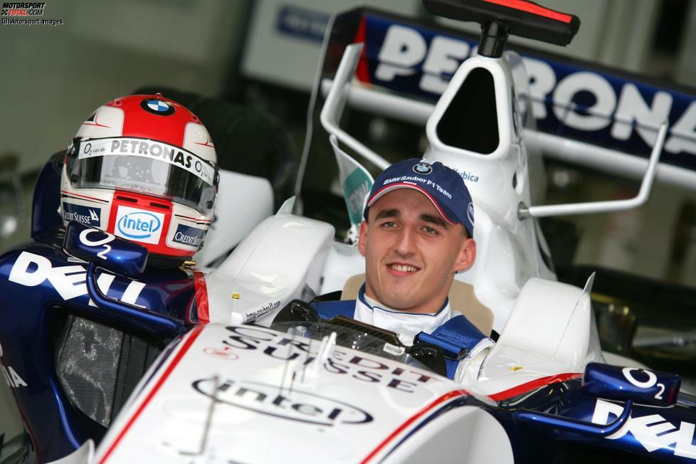 Ausgerechnet ein Unfall verhilft ihm 2006 zu seinem Formel-1-Debüt. Jacques Villeneuve schmeißt das Auto beim Deutschland-Grand-Prix weg und klagt danach (angeblich) über Kopfschmerzen, sodass Kubica in Ungarn einspringt. Was da keiner weiß: Villeneuve wird nie wieder in die Formel 1 zurückkehren.