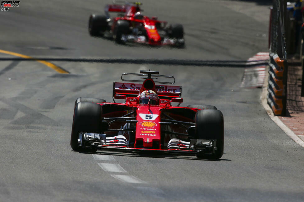 Der Overcut zahlt sich auch für Vettel aus: Als Räikkönen in Runde 34 Reifen wechselt, bleibt er noch fünf Runden draußen. So werden aus 1,1 Sekunden Rückstand 3,0 Sekunden Vorsprung. Und die Verschwörungstheoretiker fragen sich: Warum hat Ferrari Vettel nicht gleich in Runde 35 reingeholt?