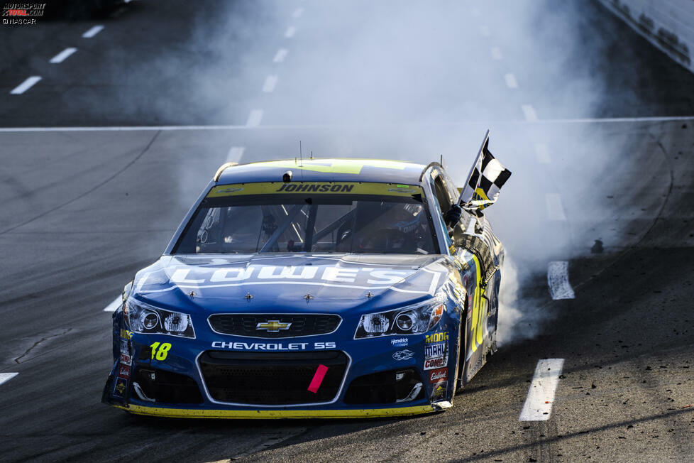 Hier startet er nun mit 4.050 Meisterschafts-Punkten, da er in der Round of 12 keine weiteren Playoff-Punkte gesammelt hat. Doch die Punkte spielen aber keine Rolle mehr, als er den Sieg aus dem Vorjahr in Martinsville wiederholt. Damit qualifiziert er sich direkt für Homestead.