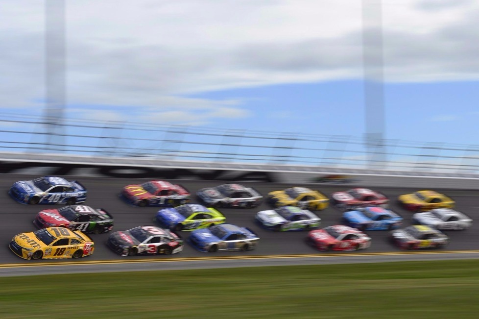 Das neue NASCAR-Format erscheint kompliziert - Wir erklären es anhand einer virtuellen Saison von Jimmie Johnson