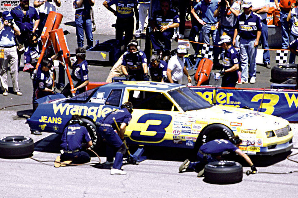 3. Dale Earnhardt - 3.357 Runden: Dale Earnhardt bringt es auf vier Saisons mit mindestens 2.000 Führungsrunden. 1987 gelingen dem Childress-Piloten 3.357. Es ist das Jahr seines dritten von sieben Titeln. (Foto: 1986)