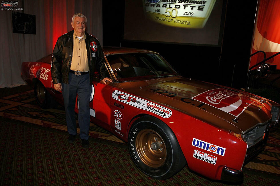 1. Bobby Allison - 4.343 Runden: Bobby Allison ist einsamer Spitzenreiter in pucnto Führungsrunden in einer NASCAR-Saison. 1972, direkt zu Beginn der Modern-Era, bringt er es im Team von Richard Howard auf stolze 4.343. Trotzdem und trotz zehn Siegen unterliegt er im Titelkampf gegen Richard Petty. (Foto aus dem Jahr 2009)