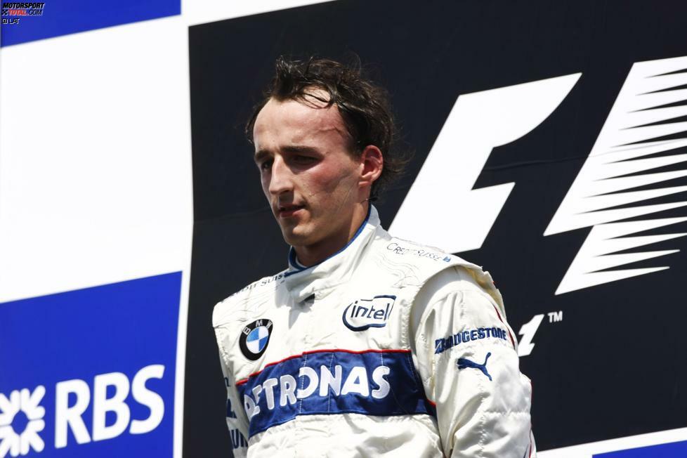 ...doch ein schwerer Rallye-Unfall Anfang 2011 und seine Folgeschäden machte alle Karriereträume zunichte. Kubica tingelte mäßig erfolgreich durch diverse Rennserien. Sein Comeback gebetsmühlenartig beschwörend avancierte er zur tragischen Figur der Szene, bis er seine Rückkehr 2019 bei Williams tatsächlich verkünden durfte.