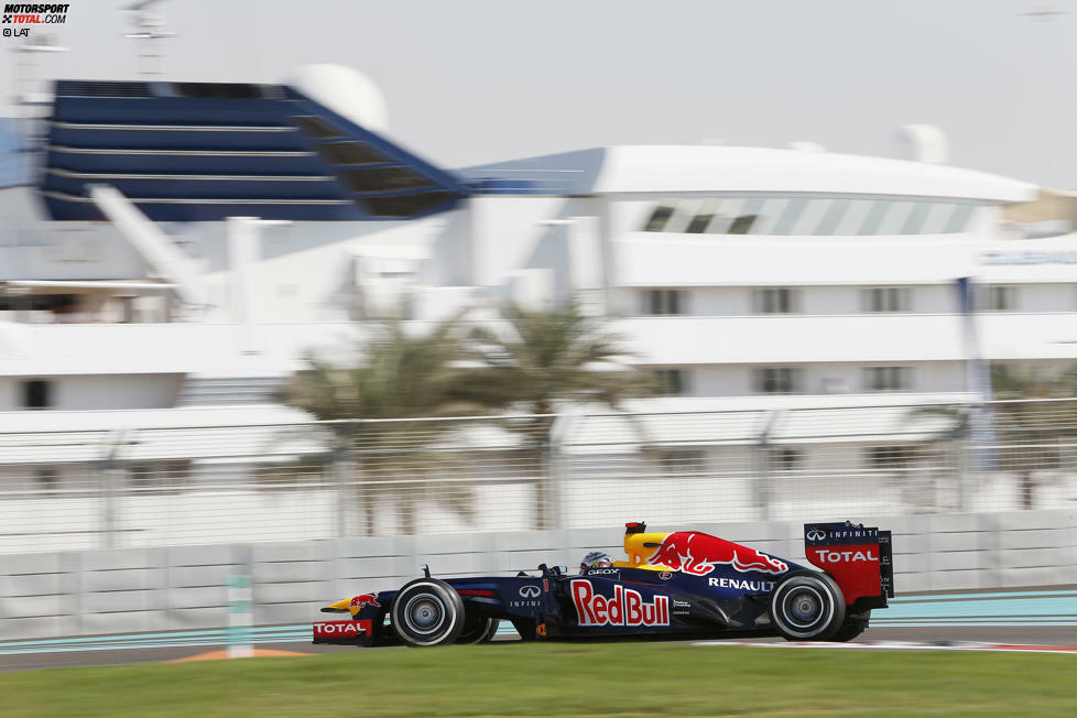 2012: Die Konkurrenz kann den RB8 zwar auch ohne Fernglas wieder erkennen, dennoch räumt die Mannschaft um Christian Horner erneut ab. Der Name Newey ist längst in aller Munde.