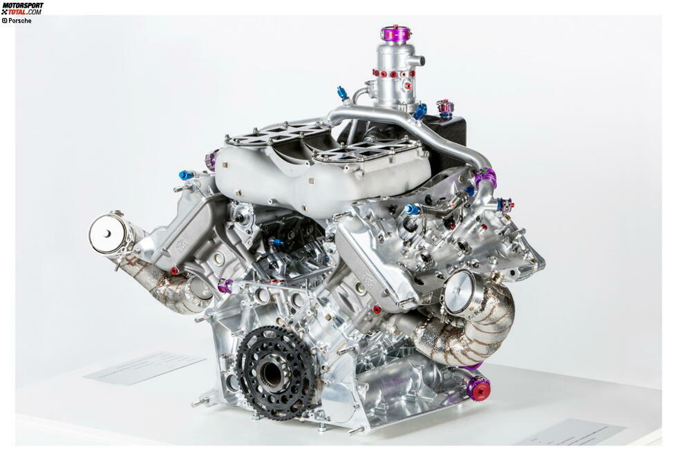 90 Grad beträgt der Bankwinkel des V4-Zylinder-Verbrennungsmotors im 919 Hybrid. Aber in seiner Funktionsweise ist er als steil aufgestellter Boxermotor ausgelegt. 