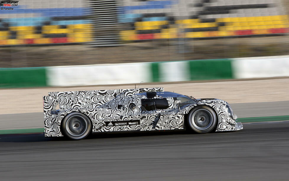 62.000 KWh elektrischen Strom haben die Porsche 919 Hybrid auf insgesamt 321.000 Kilometern (Test und Rennwochenenden seit 2013) aus den beiden Rückgewinnungssystemen rekuperiert. Wäre der 919 ein Kraftwerk, hätte er mittlerweile eine Reihenhaussiedlung mit 15 Häusern (a vier Personen) ein ganzes Jahr lang mit Strom versorgen können.