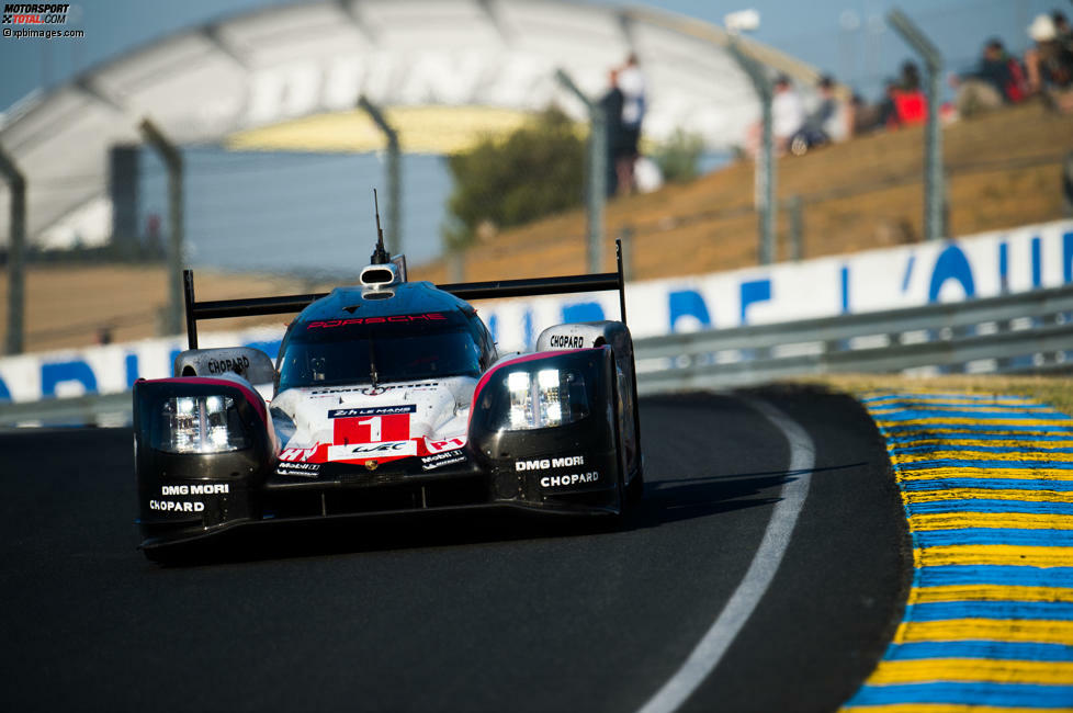 Die meisten Führungsrunden absolvierte der Porsche mit der Nummer 1 von Neel Jani, Andre Lotterer und Nick Tandy: Er lag ab der 155. bis einschließlich der 318. Rennrunde (00:45 bis 11:09 Uhr) an der Spitze. Inklusive zweier durch Boxenstopps bedingten Führungsrunden früher im Rennen, ergaben sich 166 Umläufe auf Platz eins.