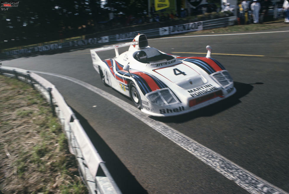 Le Mans 1977: Die schnellsten Autos sind in jenem Jahr die vom Renault-Werksteam eingesetzten Alpine A442, aber die Franzosen bringen kein Auto durch. Jürgen Barth und Hurley Haywood bekommen im Porsche 936 kurzfristig Hilfe von Jacky Ickx, der auch im Schwesterauto mit Henri Pescarolo fährt.