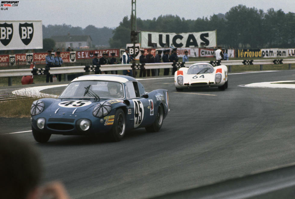 Noch schneller als bei wahnsinnigen Abfahrten: Der dreimalige Olympiasieger Jean-Claude Killy tauschte seine Alpinski gegen eine Alpine A210. Gemeinsam mit dem unvergessenen Bob Wolleck startete er 1969 in Le Mans.