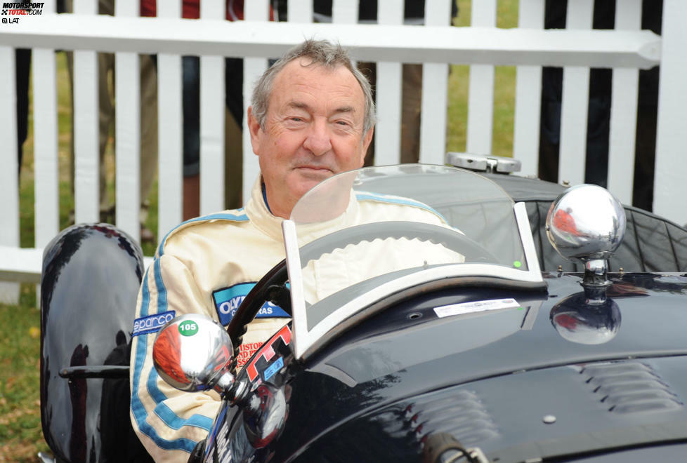 Er bedient Basedrum und Gaspedal gleichermaßen virtuos: Pink-Floyd-Schlagzeuger Nick Mason erreichte 1979 bei seinem Einsatz in Le Mans fast den Klassensieg. Der Brite ist häufig bei der Formel 1 zu Gast. In Goodwood fährt er oft in historischen Rennfahrzeugen.