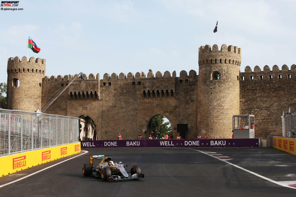 Lewis Hamilton und Sebastian Vettel sind dicht dran, auf sämtlichen Kursen des aktuellen Kalenders einen Sieg eingefahren zu haben. Der Mercedes-Star benötigt nur einen Erfolg beim Aserbaidschan-Grand-Prix in Baku, während sein Ferrari-Kontrahent außerdem noch weiße Flecken in Sotschi, Spielberg und Mexiko-Stadt zu füllen hat.