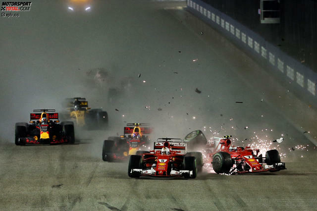 Wie gewonnen, so zerronnen: Als Favorit ins Wochenende gestartet, platzt Sebastian Vettels Traum vom fünften Sieg in Singapur schon am Start. Jacques Villeneuve findet: "Daran ist nur er selbst schuld. So fahren die Jungs in der Formel 3." In der WM fehlen sechs Rennen vor Schluss plötzlich 28 Punkte auf Lewis Hamilton.