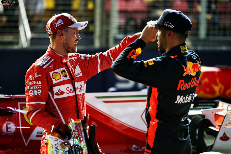Dabei fängt alles vielversprechend an: Trotz eines Mauerkusses fährt Vettel vor den beiden Red Bulls auf Pole. Der bislang schnellste Mann des Wochenendes, Daniel Ricciardo, wird Dritter. Und Niki Lauda sagt über Hamiltons fünften Platz: 