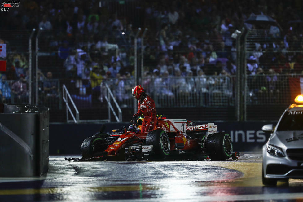 Räikkönen verlässt frustriert sein Ferrari-Wrack...