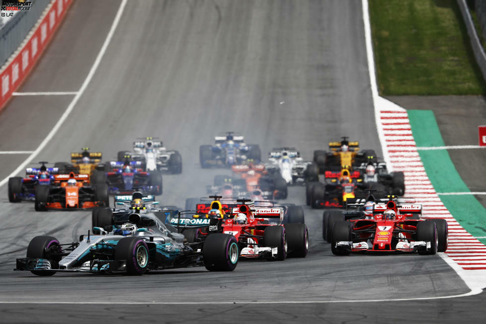 Start zum Grand Prix von Österreich 2017: Vorne hat Valtteri Bottas einen Traumstart, hinten macht Fernando Alonso viele Positionen gut.