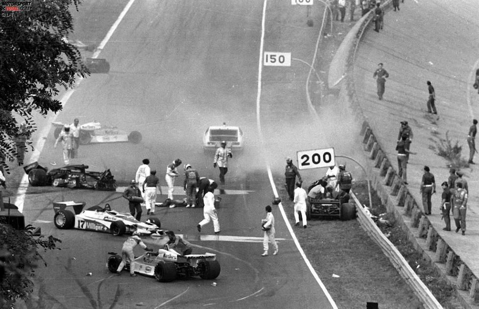 Italien-Grand-Prix 1978: Ronnie Peterson (Lotus) kommt in Monza nach einer Massenkarambolage, ausgelöst durch einen zu früh freigegebenen Start, ums Leben. Sein Auto fängt Feuer, aus dem ihn seine Kollegen befreien. Erst nach 20 Minuten kommen Ärzte, um schwere Beinverletzungen zu versorgen. Er stirbt einen Tag später an einer Embolie.