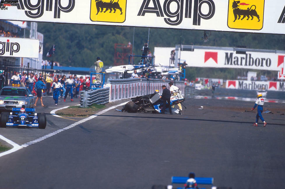 Portugal-Grand-Prix 1995: Ukyo Katayama (Tyrrell) räumt in Estoril Luca Badoer (Minardi) ab und wird in die Luft geschleudert. Das Auto des Dreherkönigs aus Japan schlägt mehrere Salti. Er muss mit einer Nackenverletzung und Prellungen für zwei Tage ins Krankenhaus.