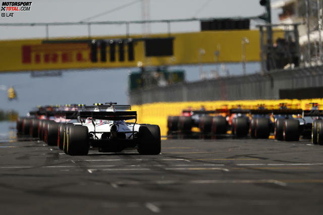 Kleines Feld, große Unterschiede: Bei ihrem Jahresetat 2017 und ihrer Mitarbeiterzahl trennen die Formel-1-Teams Welten. Interessant ist, dass in Sachen Kosteneffizienz die vermeintlichen Geldverbrenner die Sparfüchse sind. Wir haben nachgerechnet, was die Teams ein WM-Punkt bisher (Stand Sommerpause) gekostet hat. Kleines Feld, große Unterschiede: Bei ihrem Jahresetat 2017 und ihrer Mitarbeiterzahl trennen die Formel-1-Teams Welten. Interessant ist, dass in Sachen Kosteneffizienz die vermeintlichen Geldverbrenner die Sparfüchse sind. Wir haben nachgerechnet, was die Teams ein WM-Punkt bisher (Stand Sommerpause) gekostet hat.