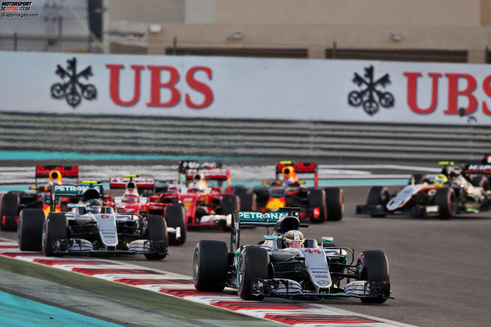 Abu Dhabi (VAE): Auch hier lassen die langen Geraden einen Mercedes-Vorteil vermuten. Doch Achtung: Die zahlreichen 90-Grad-Kurven könnten Ferrari noch einmal in die Hände spielen. Sowohl Vettel als auch Hamilton mögen die Strecke: Mit je drei Erfolgen sind die beiden geteilte Rekordsieger in Abu Dhabi. Prognose: keiner klar im Vorteil.