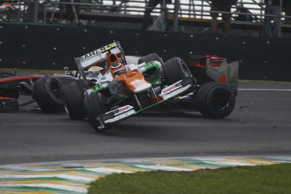 Am spektakulärsten ist sicherlich das Rennen in Brasilien 2012. Im feuchten Wetter führt Hülkenberg das Rennen einige Zeit sogar an, doch nach einem Crash mit Lewis Hamilton ist der Überraschungs-Coup zunichte.