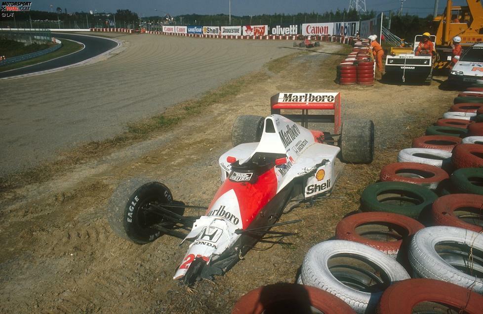 #3: Ayrton Senna, Japan 1990: Der McLaren-Star fährt auf Pole. Doch seine Forderung, diese auf die saubere Seite der Strecke zu verlegen, lehnt die Rennleitung ab. Prost überholt am Start, doch Erzfeind Senna sorgt mit einem hochgefährlichen Manöver bei über 260 km/h für das Aus beider Autos. Er gewinnt den Titel - eine Retourkutsche.