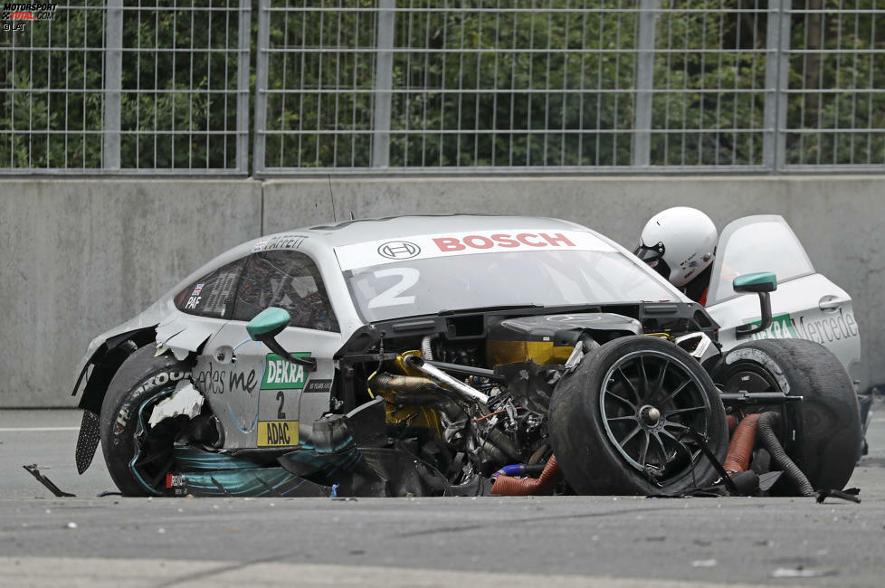 Top: Die Sicherheit der DTM-Autos. Es war der Schockmoment der Saison. Gary Paffett (Mercedes) kracht am Norisring in den Audi von Mike Rockenfeller. Beide Autos werden bei dem Crash stark beschädigt. Abgesehen von einem Fußbruch bei 