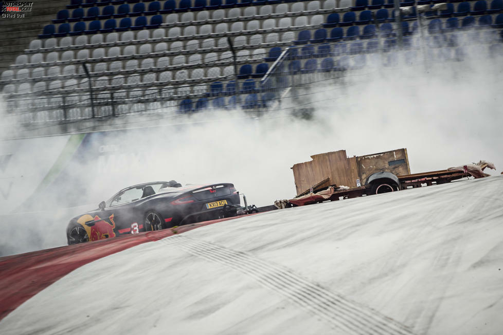 Ein Wohnwagenrennen auf dem Red-Bull-Ring? Klingt nach einer gemütlichen Sonntagsfahrt. Nicht aber, wenn Daniel Ricciardo und sein verwegener Teamkollege Max Verstappen am Werk sind. Der Niederländer sorgt ordentlich für Schrott! Doch vorerst hübsch der Reihe nach. Die Obersteiermark...