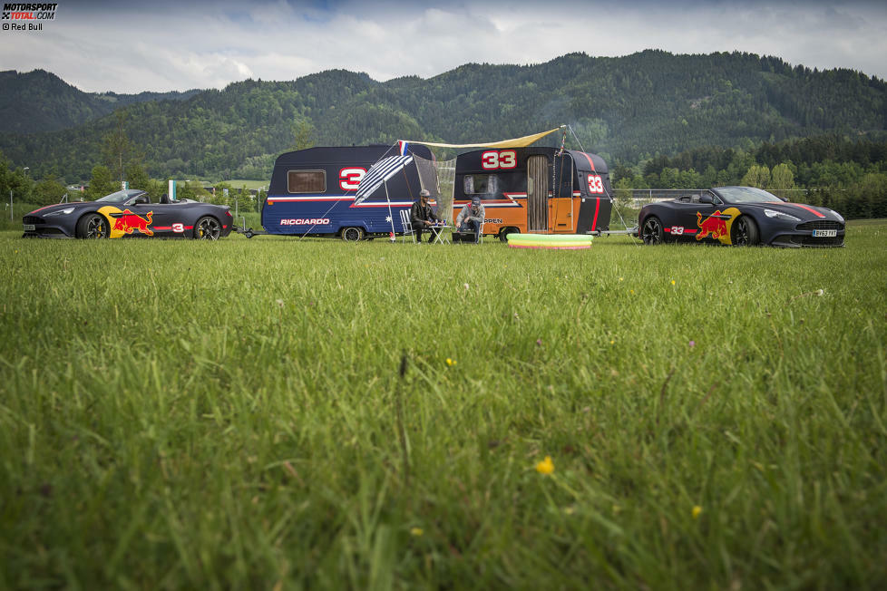 ...ist bekannt für ihre malerische Umgebung. Die Red-Bull-Piloten testen ein paar Wochen vor dem Grand Prix schon mal den Campingplatz - mit äußerst ungewöhnlichen Fahrzeugen. Die rassigen Aston-Martin-Boliden wurden mit Wohnwägen versehen. Kein Wunder, dass...
