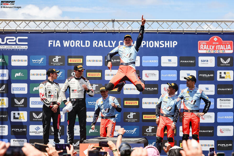... um 0,2 Sekunden den Sieg! Ott Tänak (Hyundai) staubt ab und kann sein Glück kaum fassen. Der Abstand zwischen Sieger und Zweitplatziertem im Ziel ist damit identisch wie 13 Jahre zuvor in Jordanien - mit Ogier diesmal auf der anderen Seite!