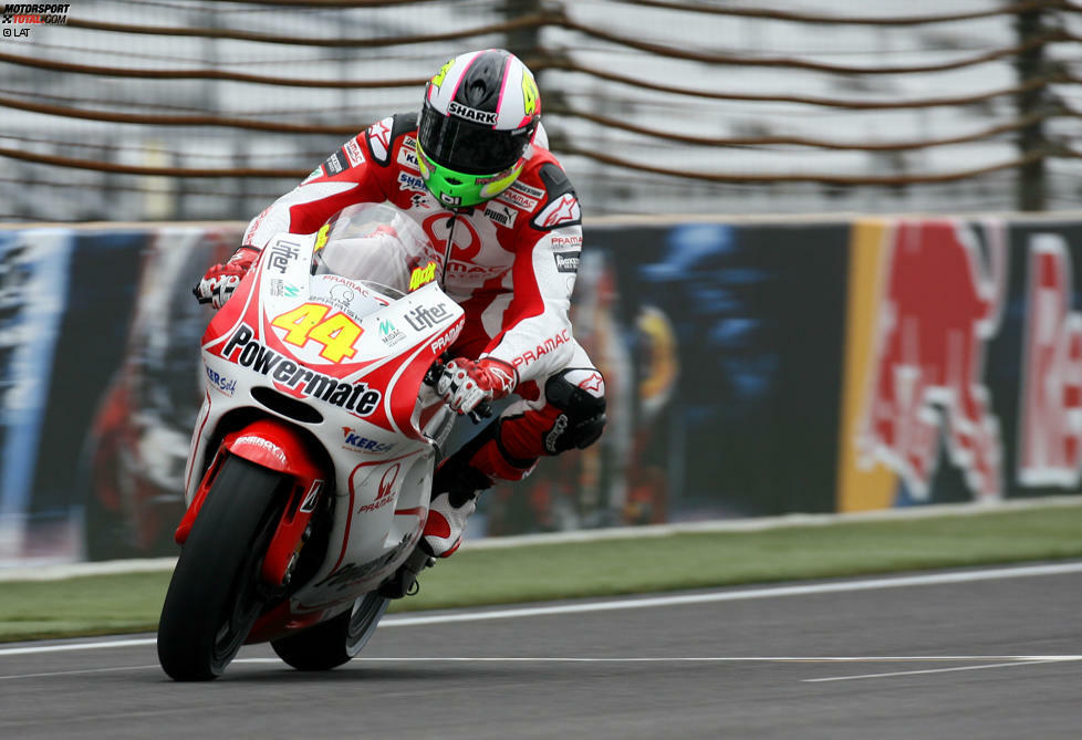 Pramac-Ducati engagiert ihn für Mika Kallio, denn der Finne ersetzt im Ducati-Werksteam den erkrankten Casey Stoner. Espargaro nutzt seine Chance und erhält einen Vollzeitvertrag für 2011.