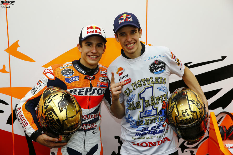 Feiern kann er den Tripumh gemeinsam mit seinem jüngeren Bruder Alex Marquez, der im selben Jahr Weltmeister in der Moto3-Klasse wird.